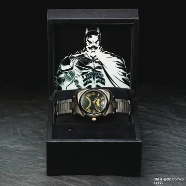 LEDライトが内蔵された特製記念ボックスが付属。