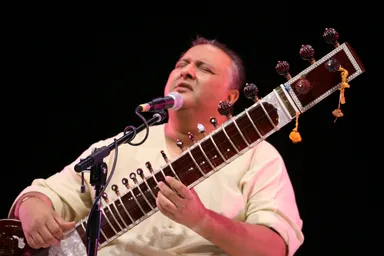 USTAD SHUJAAT KHAN