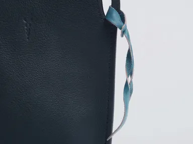 spin〈福山レザー藍染〉サコッシュ