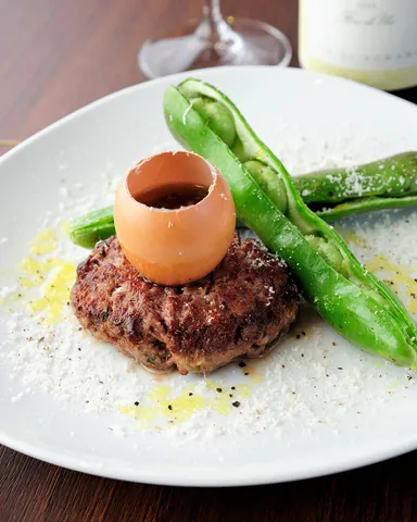 和牛モモ肉粗挽きハンバーグ