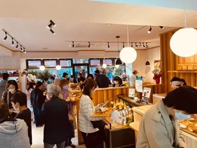 オープン直後の店内