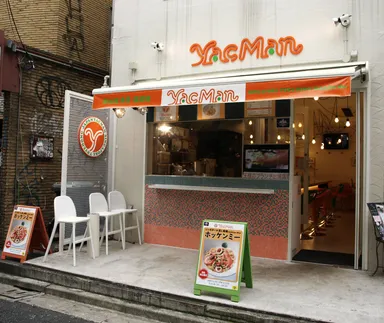 「ヤックマン」店舗外観