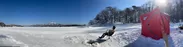 凍った湖でアウトドアサウナ