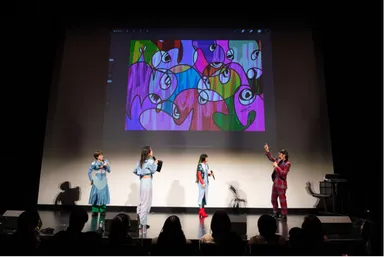 color-code(左から、NANAMIさん／MARISAさん／MAKOさん)とTAKUROMAN