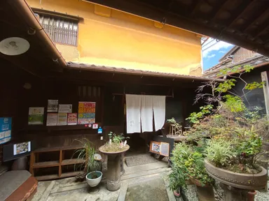 お惣菜処「てつや」 邸宅内玄関