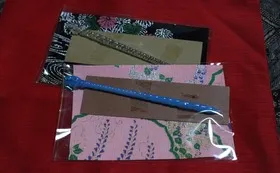 返礼品：ガラス製の古いかんざし(10,000円) 蔵出しの時代を感じさせます。