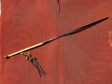 返礼品：金属製の古いかんざし(10,000円) このかんざしは、蔵出しの時代を感じさせるかんざしとなります。