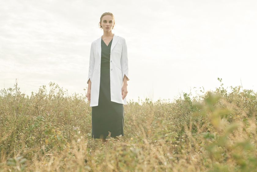 フラワーアート・ユニット「plantica」と白衣・スクラブを中心とした医療用品メーカー「クラシコ」の待望の新作コラボアイテムを発表。