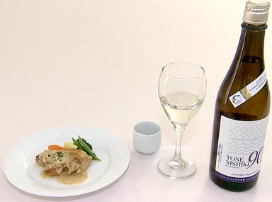 「トネニシキ コシヒカリ90」と赤城鶏のフリカッセ　温野菜添え