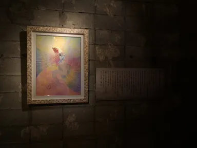 暗闇に輝く陶彩画