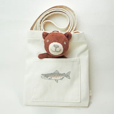 ヒグマチャームと別売りクマのごはん刺繍入りバッグ-サーモン