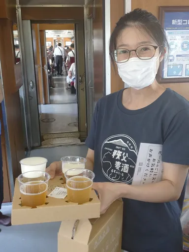 過去に運行したSL秩父麦酒号の車内イベントの様子