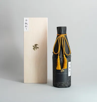 「雜賀孫市　純米大吟醸　斗瓶取り(とびん取り)」パッケージあり