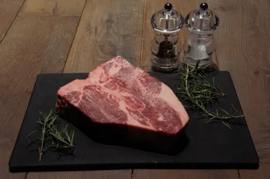 Tボーンステーキ