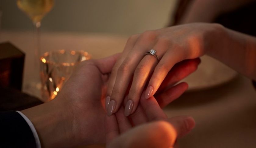 ～ 今年のクリスマスはあたたかなふたりの記念日に～
2021年人気のエンゲージリング＆マリッジリングのご紹介
