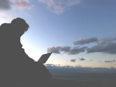 夕焼けの海岸からのメール返信