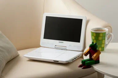 ソファーでくつろぎながら