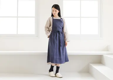 リネンギャザーエプロン_ネイビー