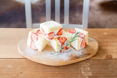 キュービックいちごサンド