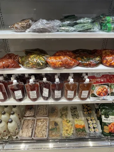 LEE MART三宮店　商品棚写真