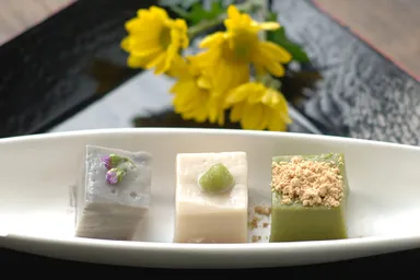 精進料理 阿じろ「胡麻豆腐・胡抹茶」