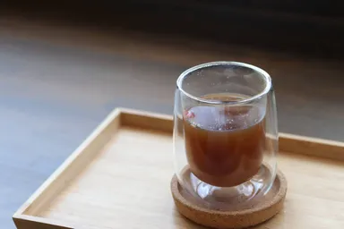 お湯で割ったホットジンジャー