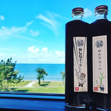 カフェ店内とみんなエール