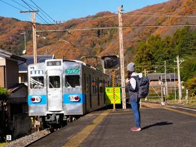 秩父鉄道フリーハイキング名山コース冬編 スタート駅の1つ波久礼駅ホームにて