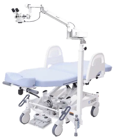 写真：コンバーiEV　処置用顕微鏡(オプション)装着例