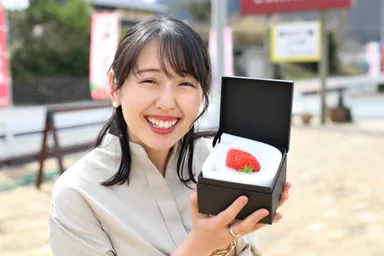 極上ブランドいちご「美しの香」(1粒1,000円 税込1,080円)