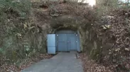 栃木・穴を塞ぐ厳重な鉄製の扉