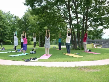 アルプスヨガに参加されているみなさん1