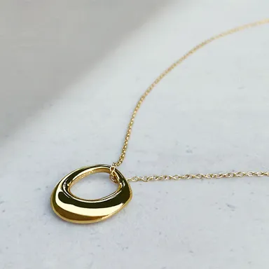 Tender circle necklace