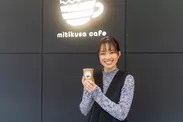mitikusa cafe ロゴと松本さん