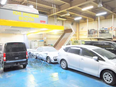 鈑金塗装自社工場完備！