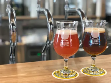 ピンクとブラウンのコントラスト