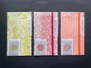 パッケージ入り赤系3色