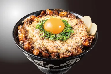 『炙りチーズ背脂黒すた丼』1,080円(税込)