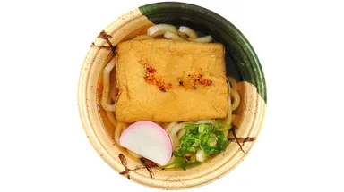 関西だしで炊きあげたきつねうどん