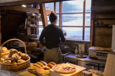 隠れた名店などで美食体験