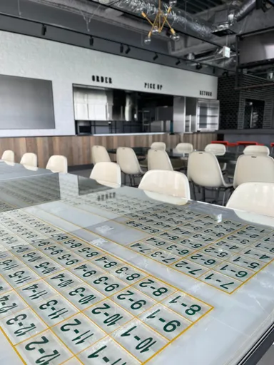 廃材再生例_元座席表をテーブルに