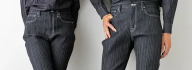 ゆったりだけど細見えフィット「ウェーブデニム／プリーツ5ポケットジーンズ」2