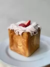 苺と白餡のハニートースト