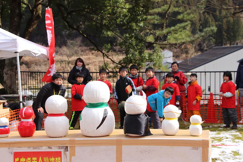 湊川公園手しごと市と兵庫県香美町のコラボ企画 雪遊び 雪投げ体験会 を2月26日に湊川公園にて開催 湊川公園手しごと市のプレスリリース