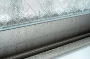 窓の断熱性能が低いことで結露によるカビが発生も、健康への影響が