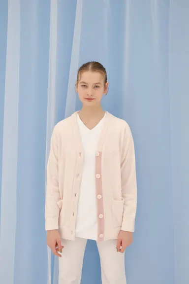 'スムーズィー'バイカラーカーディガン 6,589円（税込）