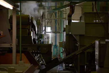 生産地のファクトリーから