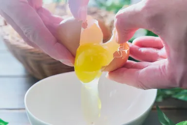 店内工房で割卵した手作りプリン