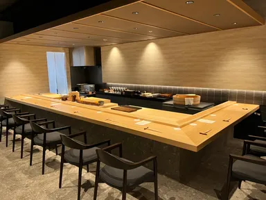 落ち着いた店内