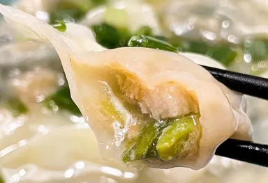 皮がモチモチ！ジューシーな行者ニンニク水餃子